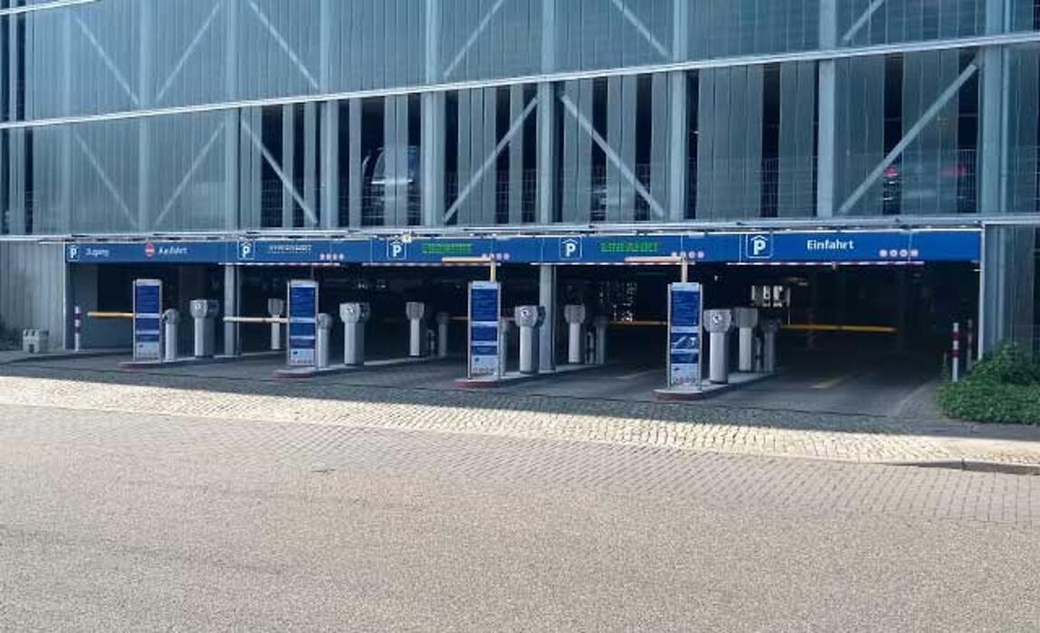 Bilder CONTIPARK Parkhaus Arena (Mercedes-Platz)