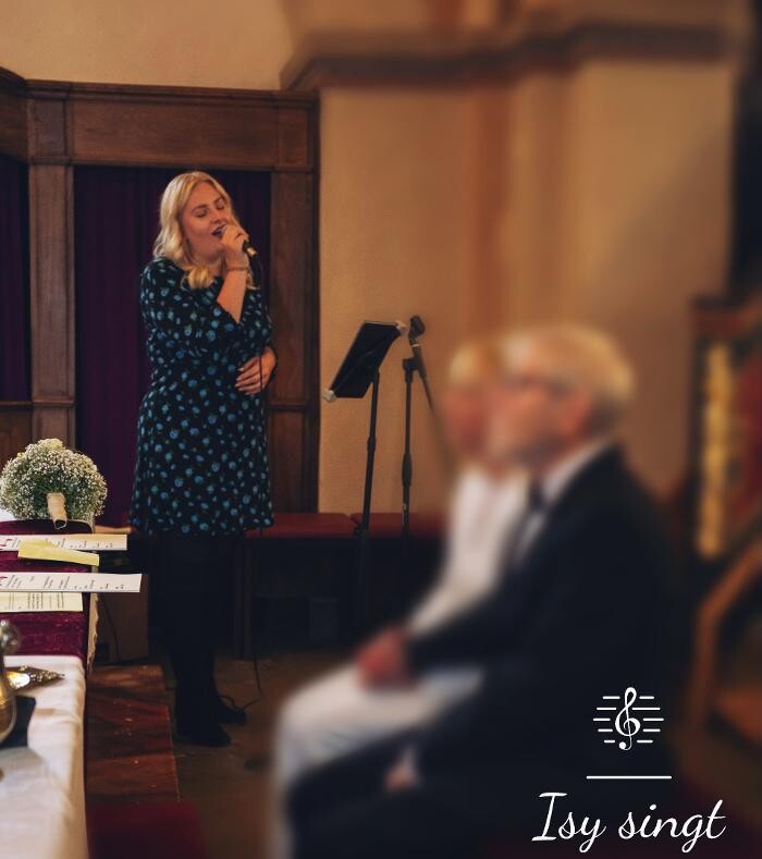 Bilder Isy singt
