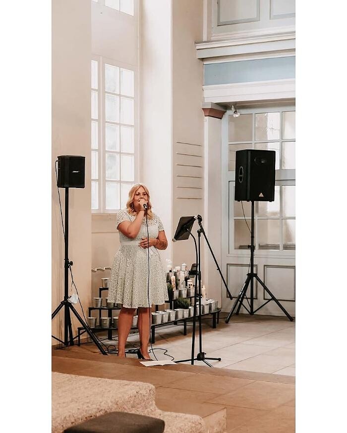 Bilder Isy singt