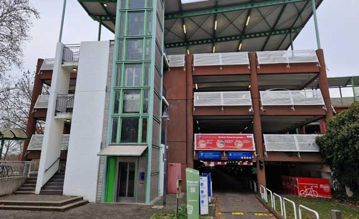 Bilder DB BahnPark Parkhaus Bahnhof Lahnstraße P2