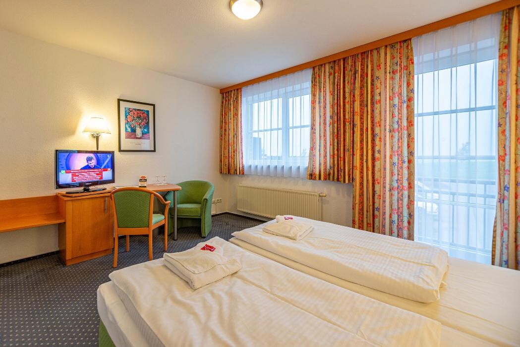 Bilder Hotel Rostock West im "Kritzmow Park"