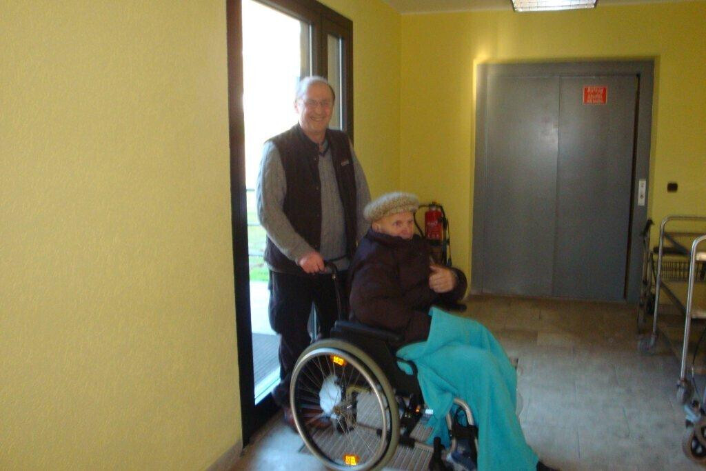 Bilder Ambulanter Pflegedienst von Hand mit Herz