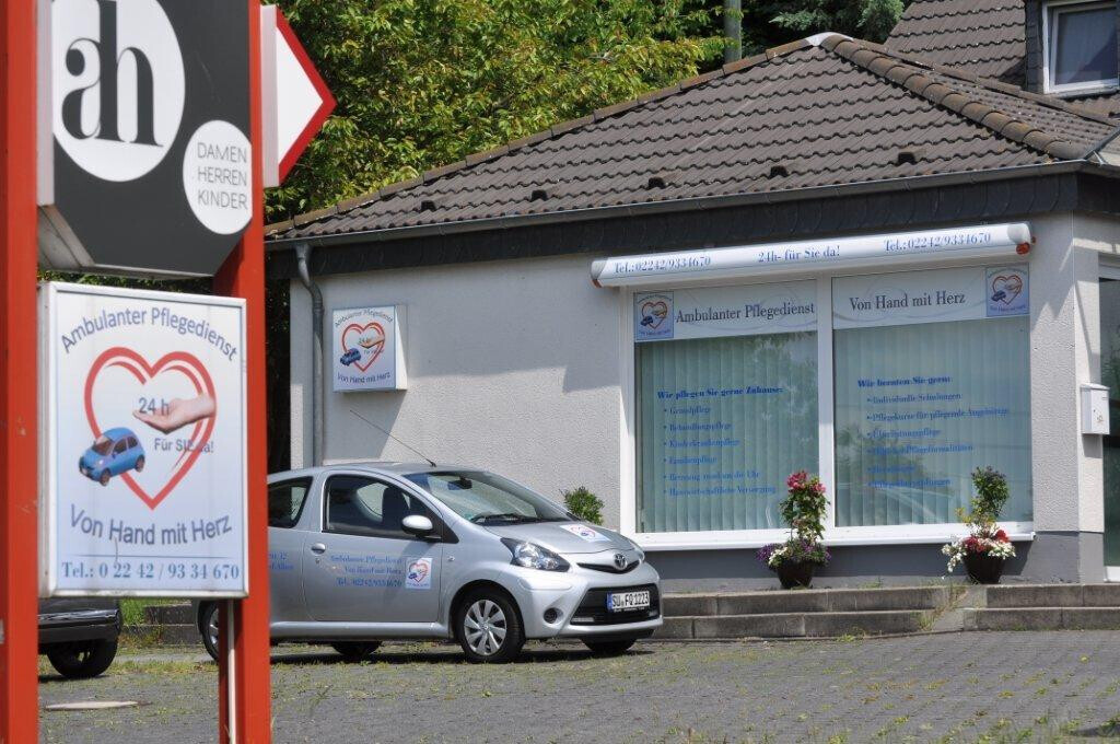 Bilder Ambulanter Pflegedienst von Hand mit Herz