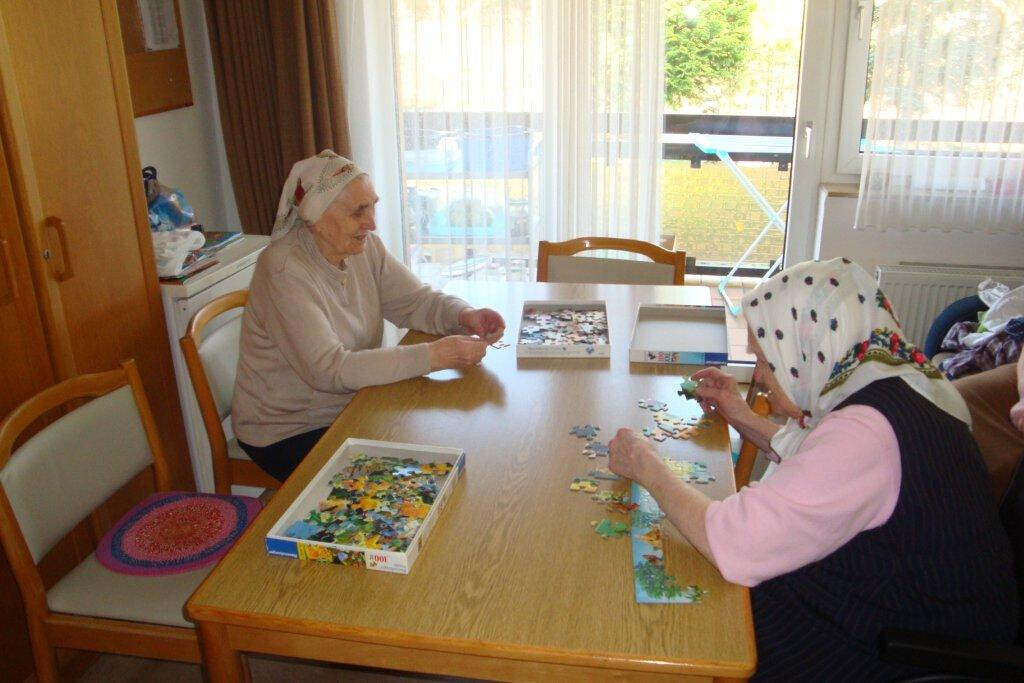 Bilder Ambulanter Pflegedienst von Hand mit Herz