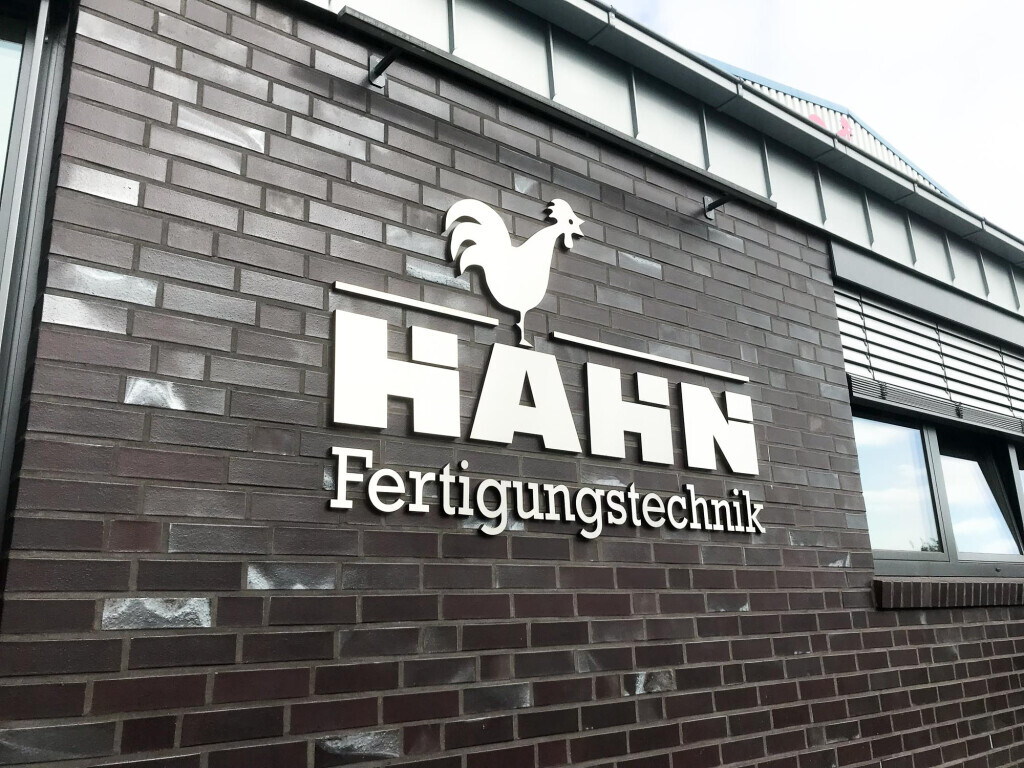 Bilder W.P. highlights - Werbepylone | Werbeschilder | Lichtreklame