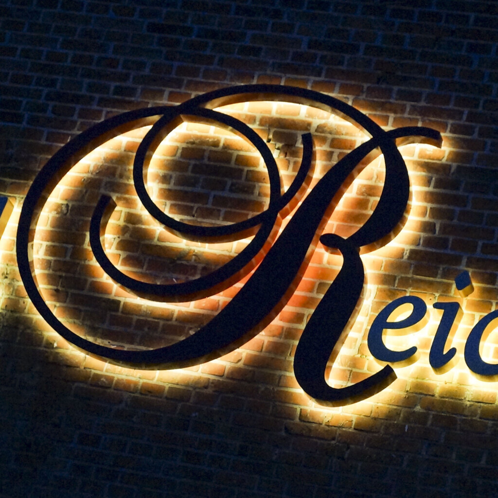 Bilder W.P. highlights - Werbepylone | Werbeschilder | Lichtreklame