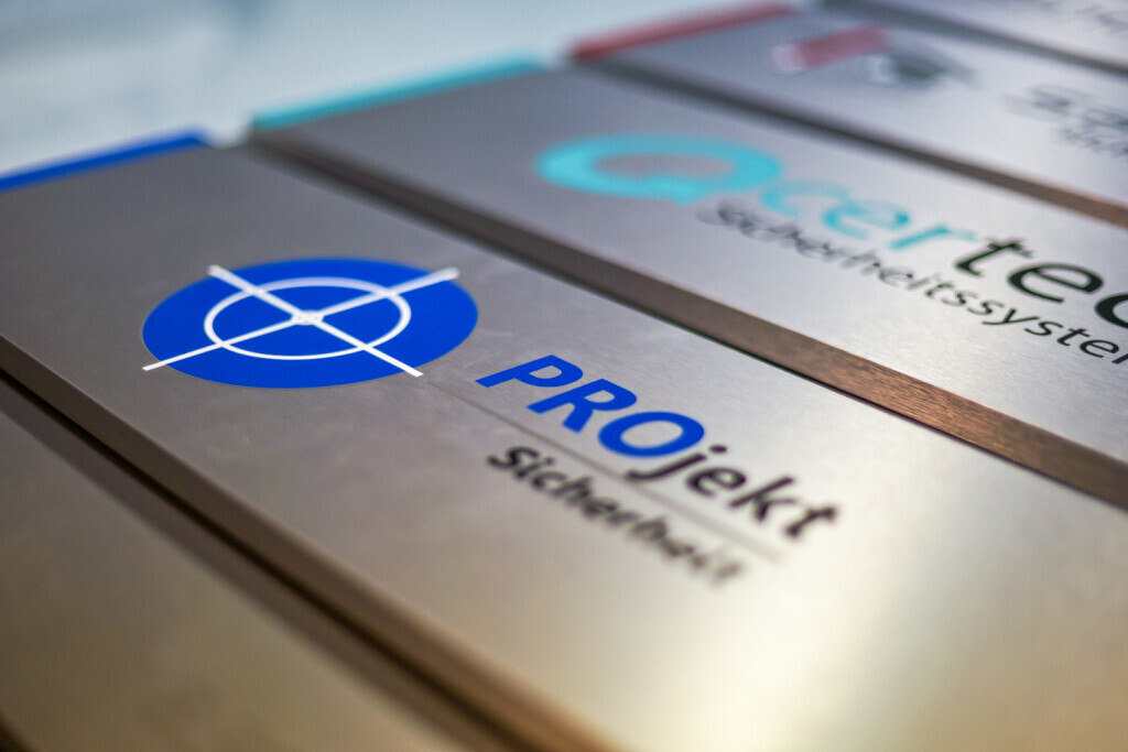 Bilder W.P. highlights - Werbepylone | Werbeschilder | Lichtreklame