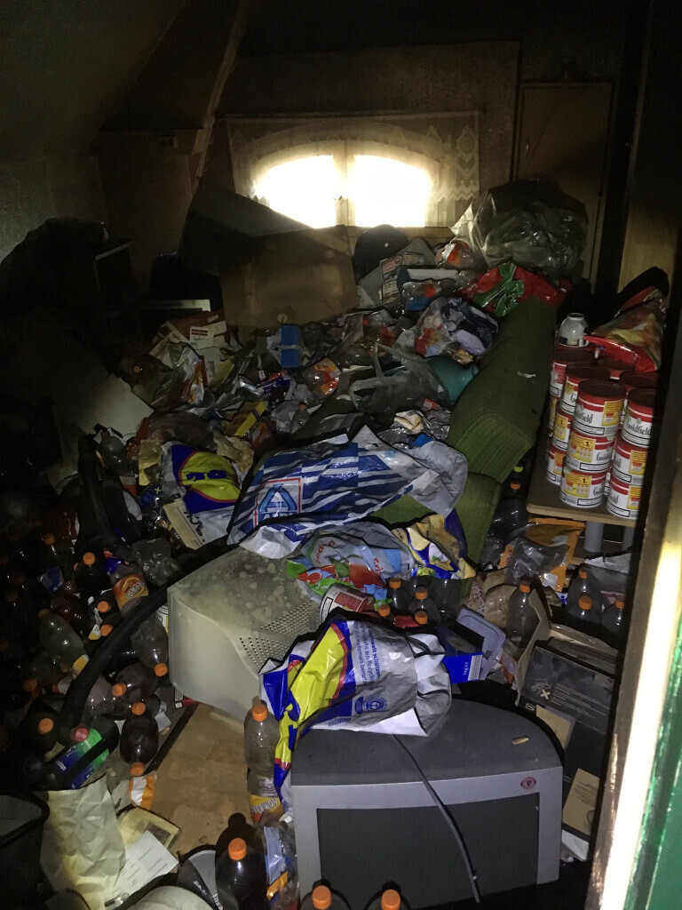 Bilder Der Transporter Wohnungs Haus  und Kellerräumung