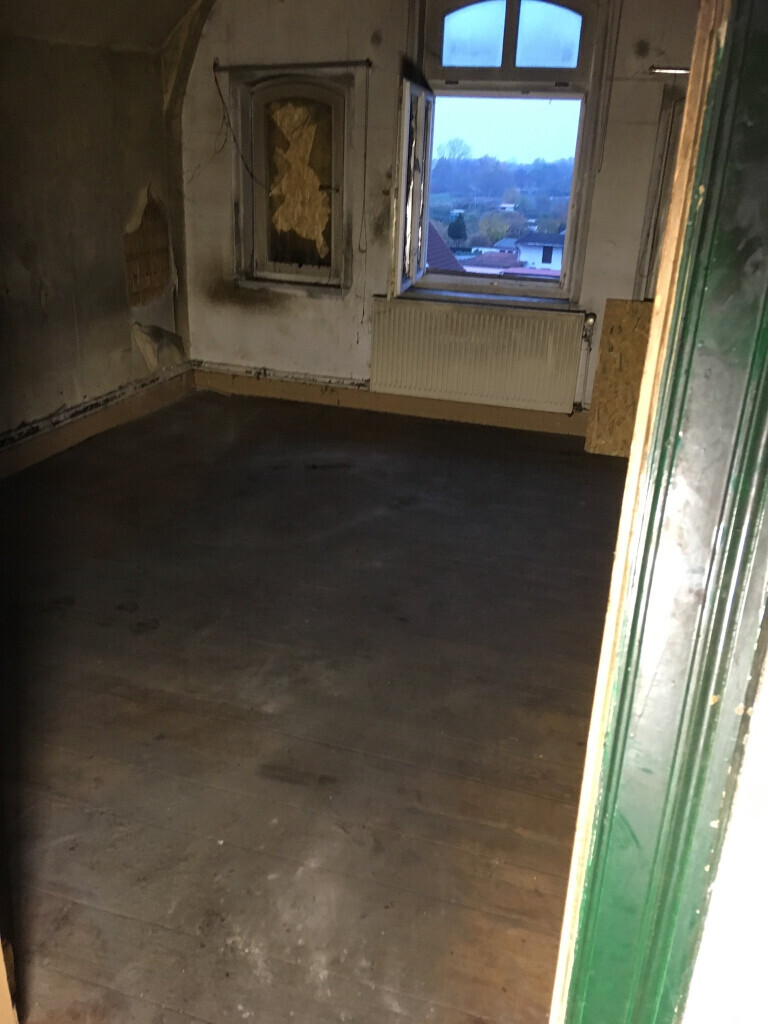 Bilder Der Transporter Wohnungs Haus  und Kellerräumung