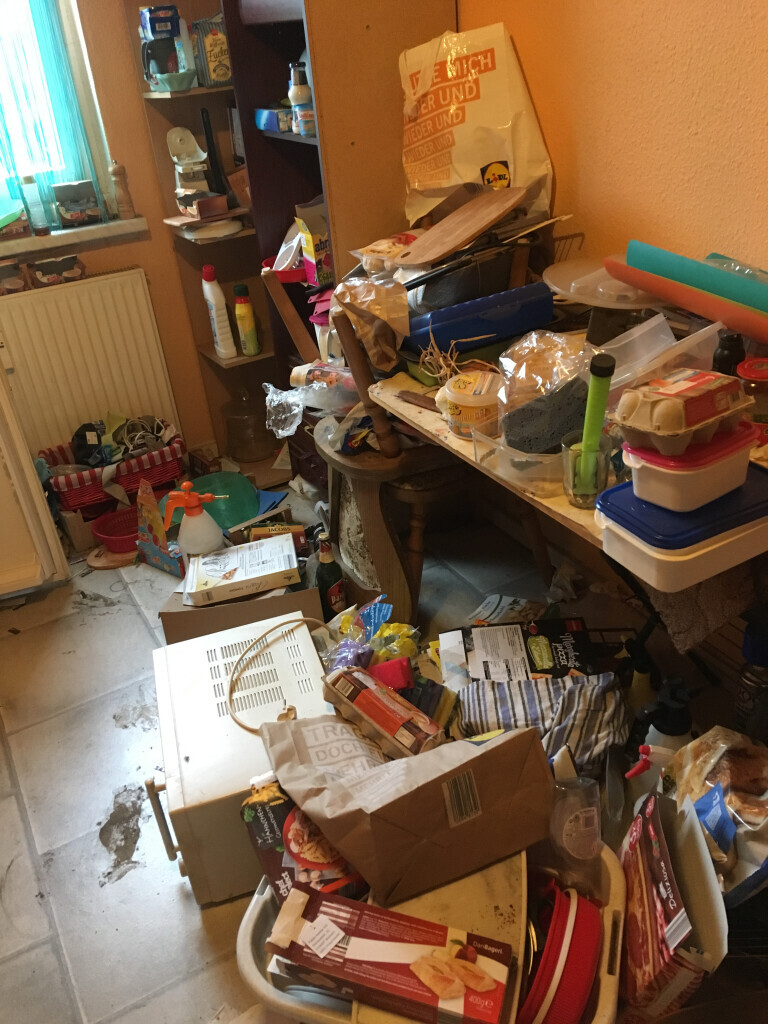 Bilder Der Transporter Wohnungs Haus  und Kellerräumung