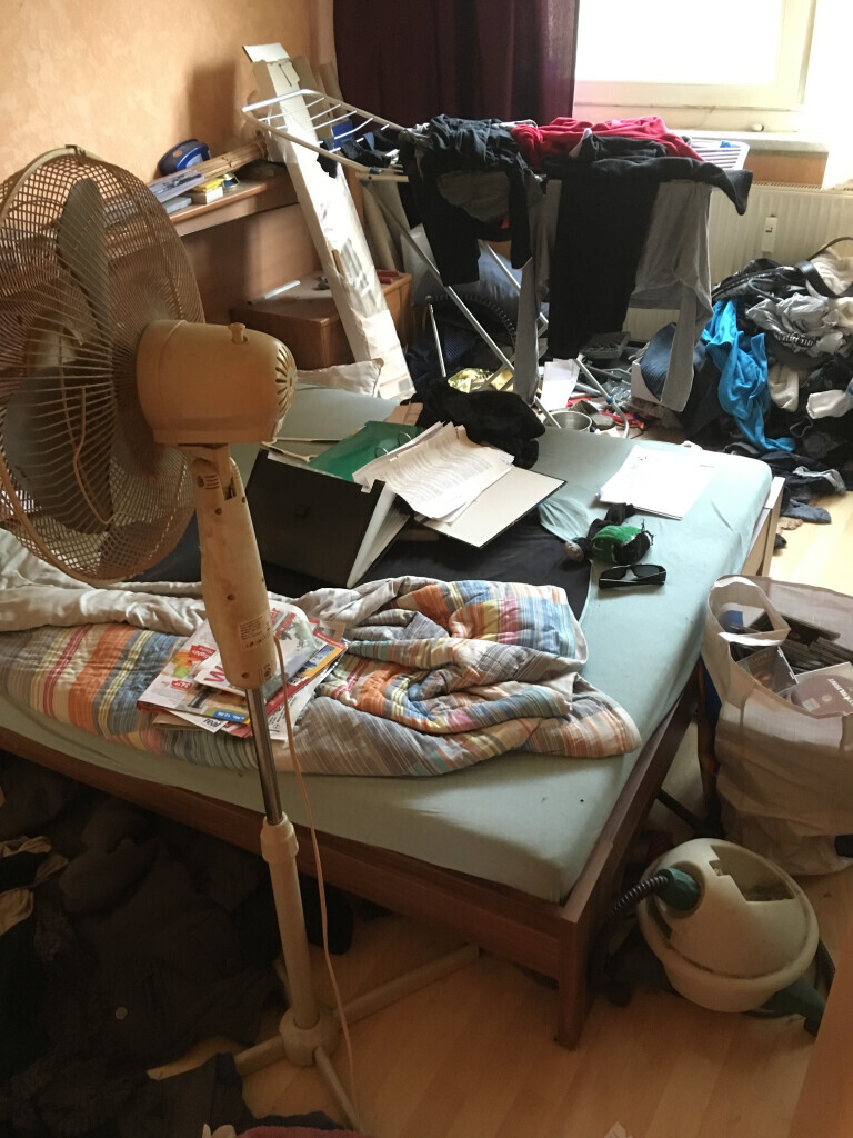 Bilder Der Transporter Wohnungs Haus  und Kellerräumung