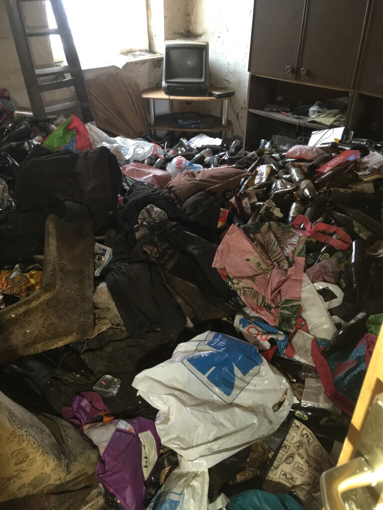 Bilder Der Transporter Wohnungs Haus  und Kellerräumung