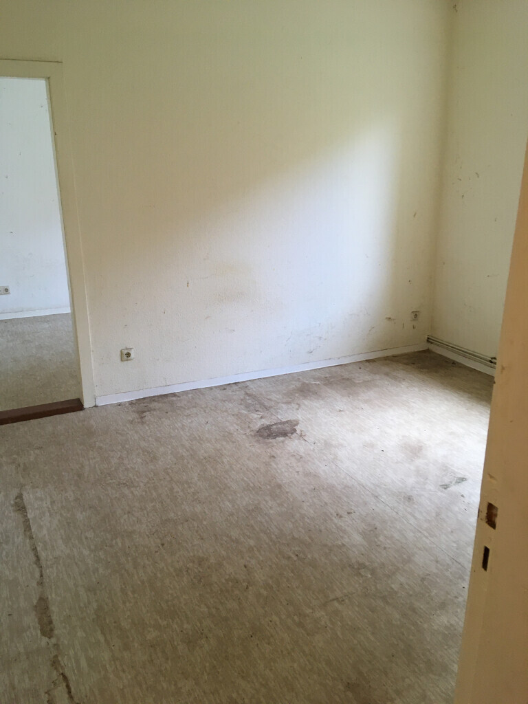 Bilder Der Transporter Wohnungs Haus  und Kellerräumung