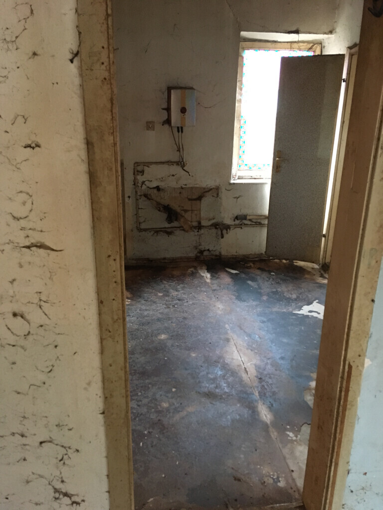 Bilder Der Transporter Wohnungs Haus  und Kellerräumung