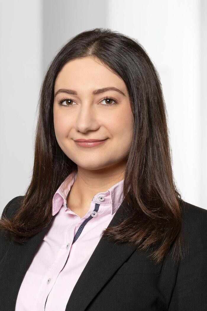 Bilder ERGO Versicherung Jasmin Khattab