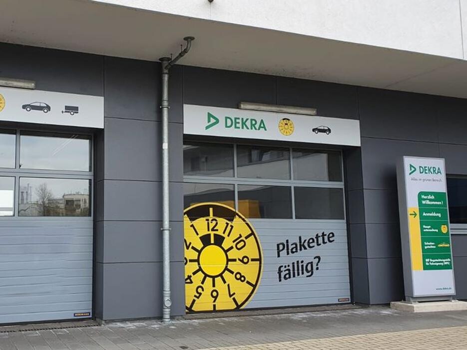 Bilder DEKRA Automobil GmbH Station Duisburg Mitte