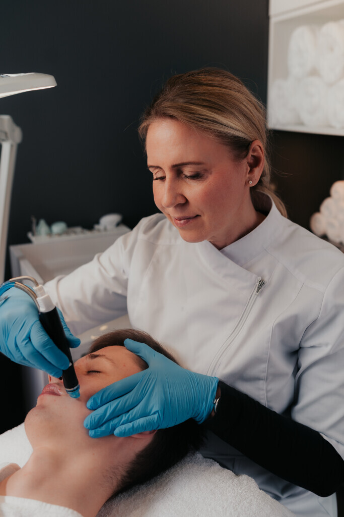 Bilder Margarita M. Cosmetics Premiumkosmetik in Remscheid | Lumecca | Liposana3+ | Hydrafacial | Morpheus8 | Forma | Visia Hautanalyse | Infuzion-System | iSClinical