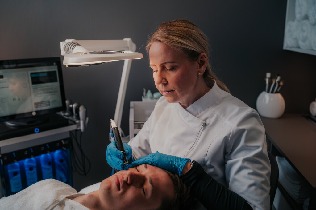 Bilder Margarita M. Cosmetics Premiumkosmetik in Remscheid | Lumecca | Liposana3+ | Hydrafacial | Morpheus8 | Forma | Visia Hautanalyse | Infuzion-System | iSClinical