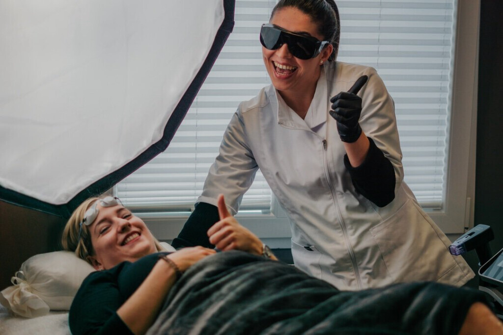 Bilder Margarita M. Cosmetics Premiumkosmetik in Remscheid | Lumecca | Liposana3+ | Hydrafacial | Morpheus8 | Forma | Visia Hautanalyse | Infuzion-System | iSClinical