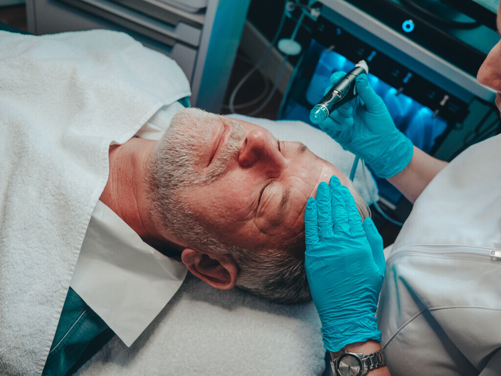 Bilder Margarita M. Cosmetics Premiumkosmetik in Remscheid | Lumecca | Liposana3+ | Hydrafacial | Morpheus8 | Forma | Visia Hautanalyse | Infuzion-System | iSClinical