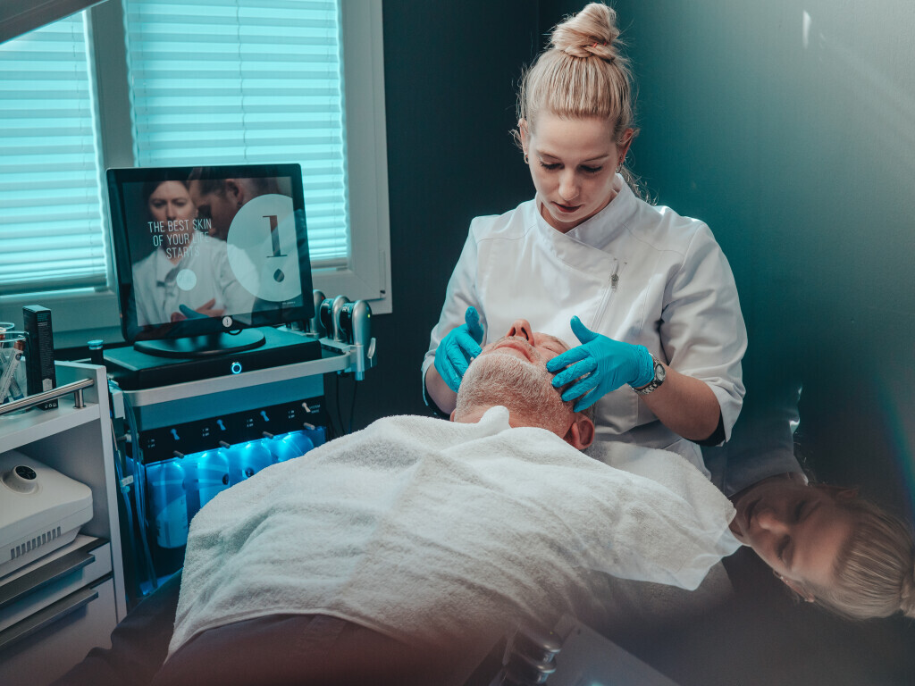 Bilder Margarita M. Cosmetics Premiumkosmetik in Remscheid | Lumecca | Liposana3+ | Hydrafacial | Morpheus8 | Forma | Visia Hautanalyse | Infuzion-System | iSClinical