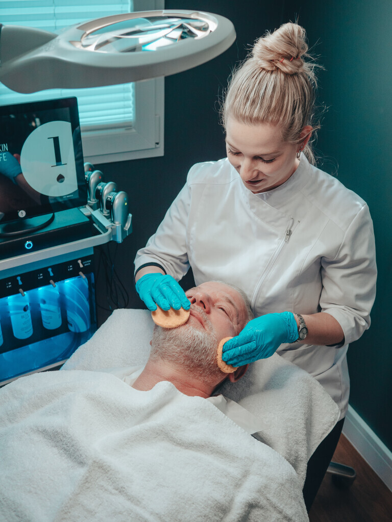 Bilder Margarita M. Cosmetics Premiumkosmetik in Remscheid | Lumecca | Liposana3+ | Hydrafacial | Morpheus8 | Forma | Visia Hautanalyse | Infuzion-System | iSClinical