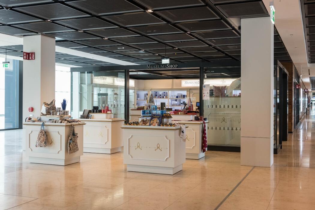 Bilder MuseumsShop Flughafen Berlin Brandenburg