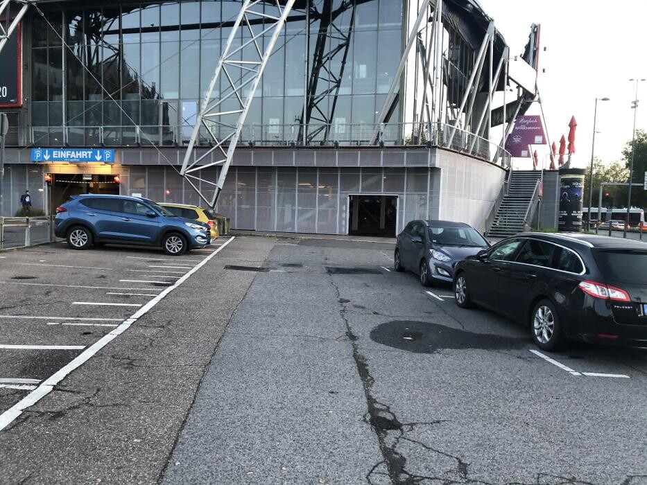 Bilder ampido Parkplatz Köln Hauptbahnhof