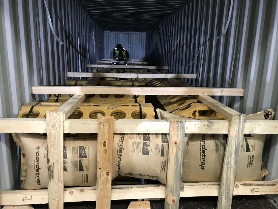 Bilder AVS Gefahrgut & Verpackungen GmbH