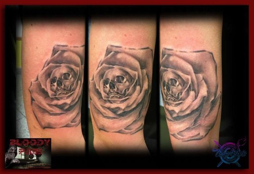 Bilder Bloody Pain TattooArt by Matthias
