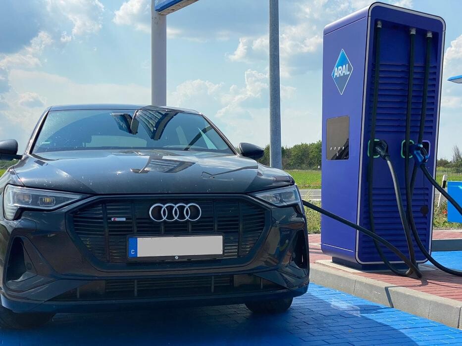 Bilder Aral pulse Ladestation