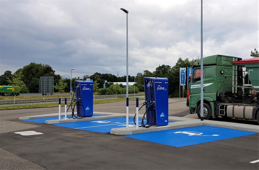 Bilder Aral pulse Ladestation