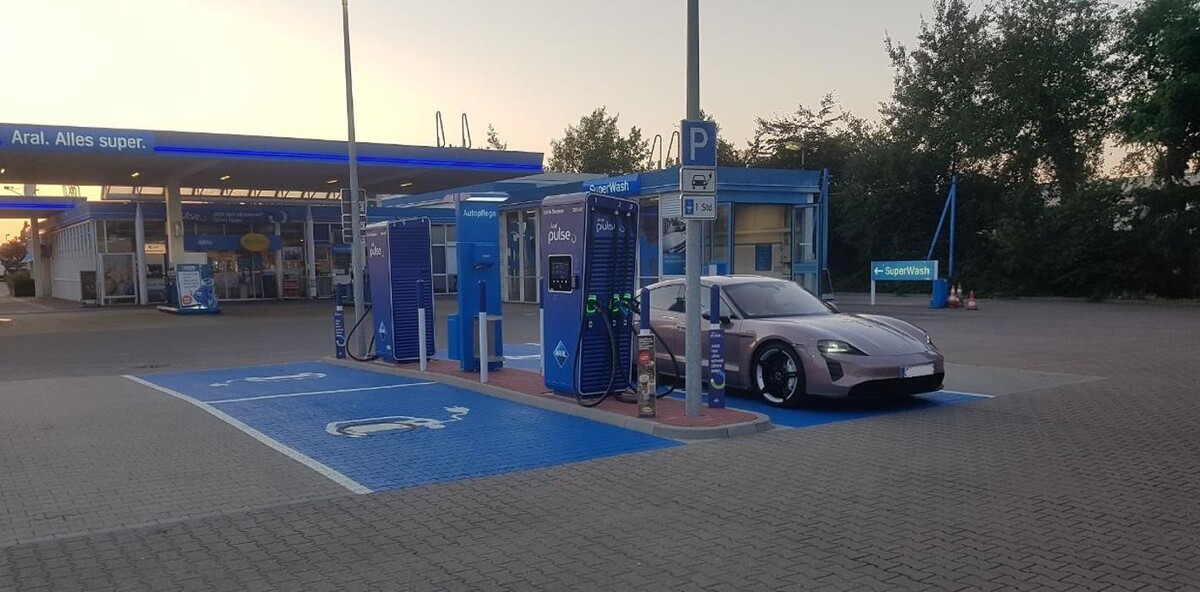 Bilder Aral pulse Ladestation