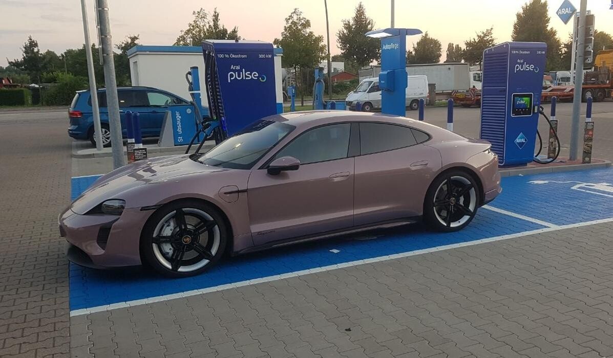 Bilder Aral pulse Ladestation