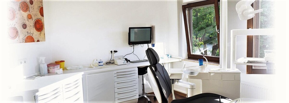 Bilder Zahnarzt Dr. Thomas Thometzki, M. Sc. Implantologie & orale Chirurgie, Ästhetik und Veneers
