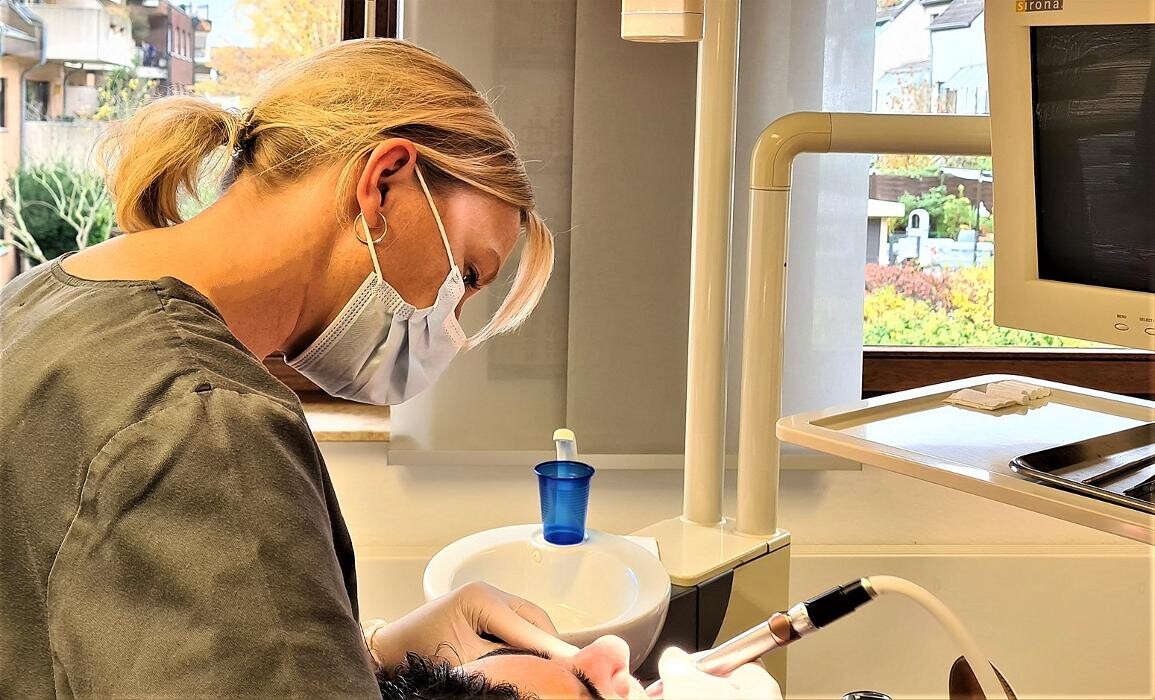 Bilder Zahnarzt Dr. Thomas Thometzki, M. Sc. Implantologie & orale Chirurgie, Ästhetik und Veneers