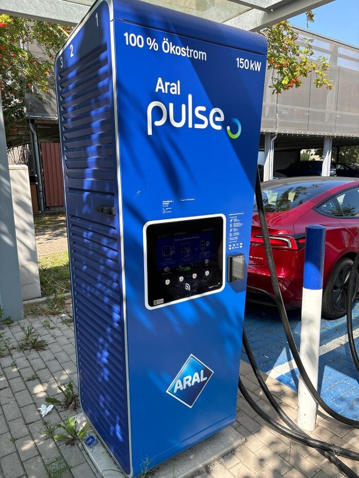 Bilder Aral pulse Ladestation