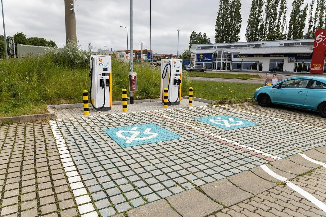 Bilder Shell Recharge Charging Station