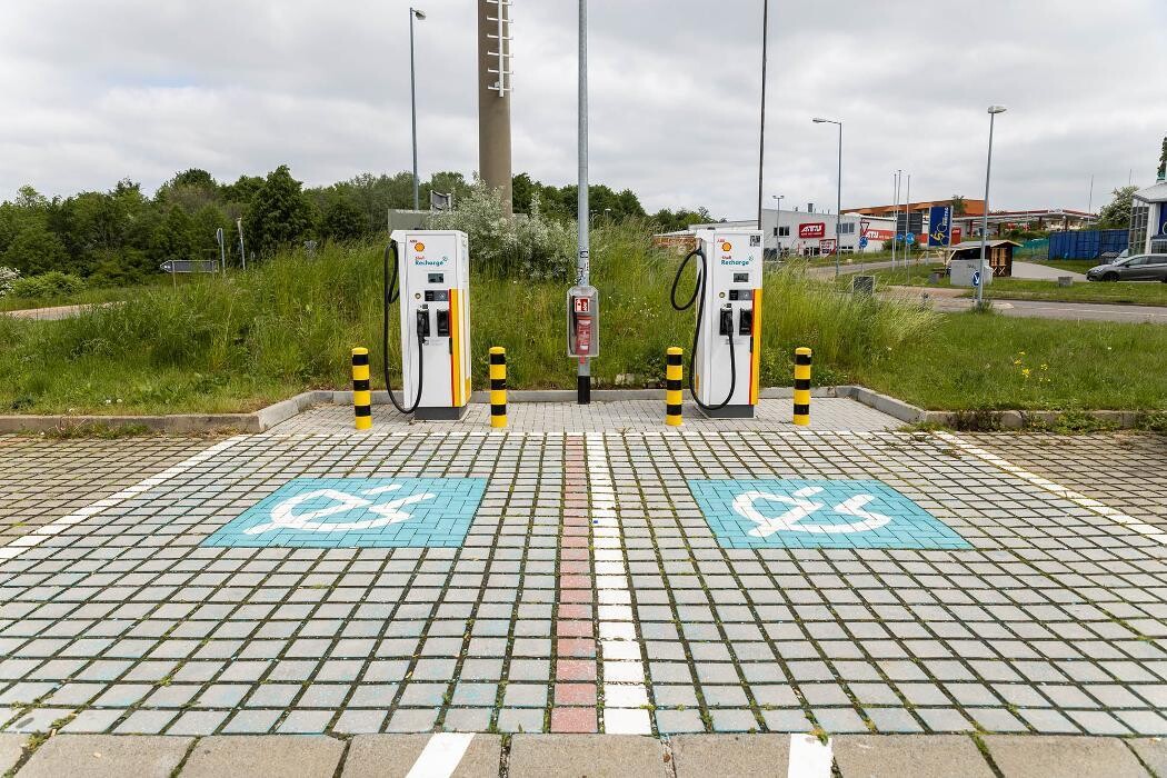 Bilder Shell Recharge Charging Station