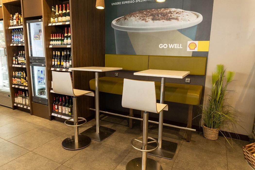 Bilder Shell Recharge Charging Station