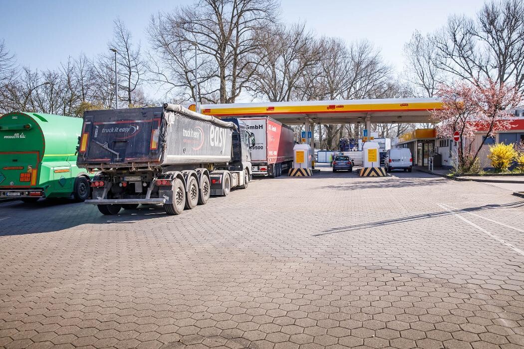 Bilder Shell Recharge Charging Station