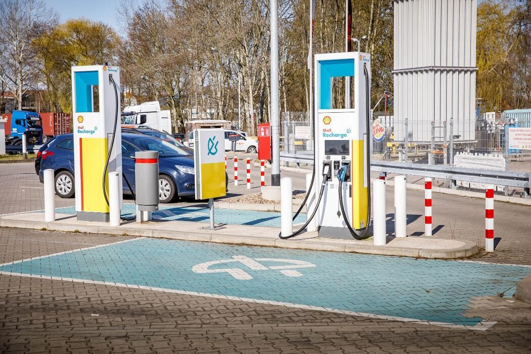Bilder Shell Recharge Charging Station