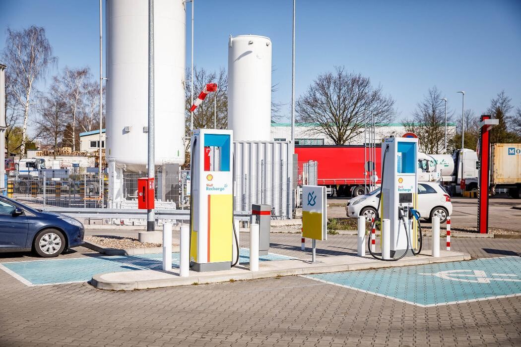 Bilder Shell Recharge Charging Station