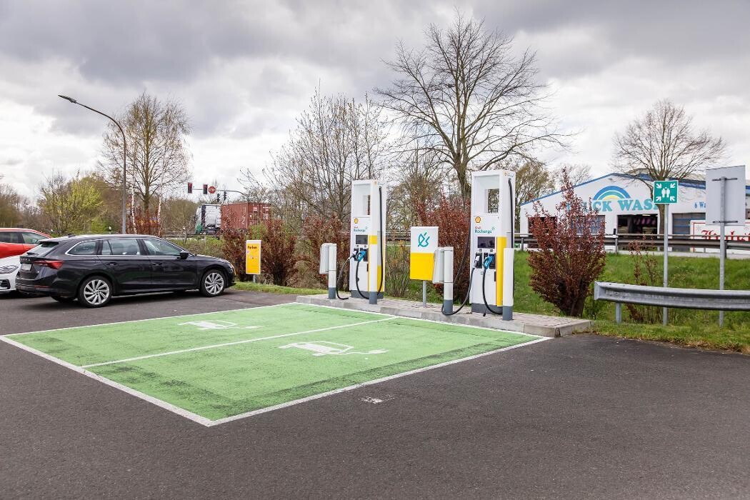 Bilder Shell Recharge Charging Station