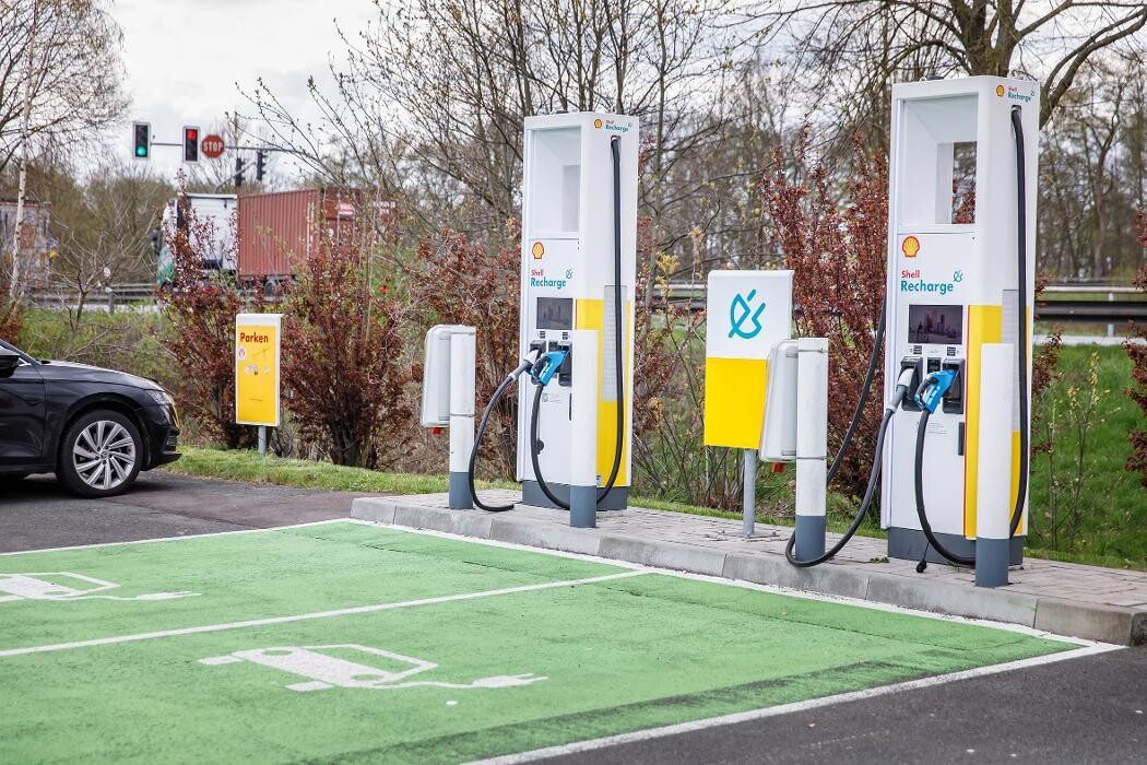 Bilder Shell Recharge Charging Station