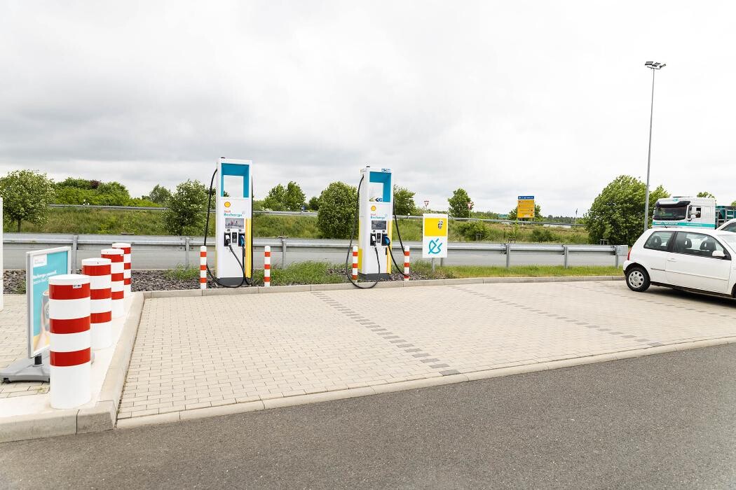 Bilder Shell Recharge Charging Station