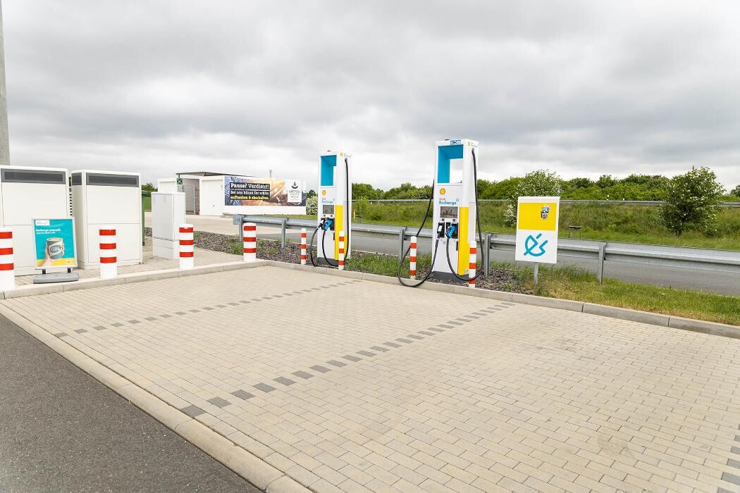 Bilder Shell Recharge Charging Station