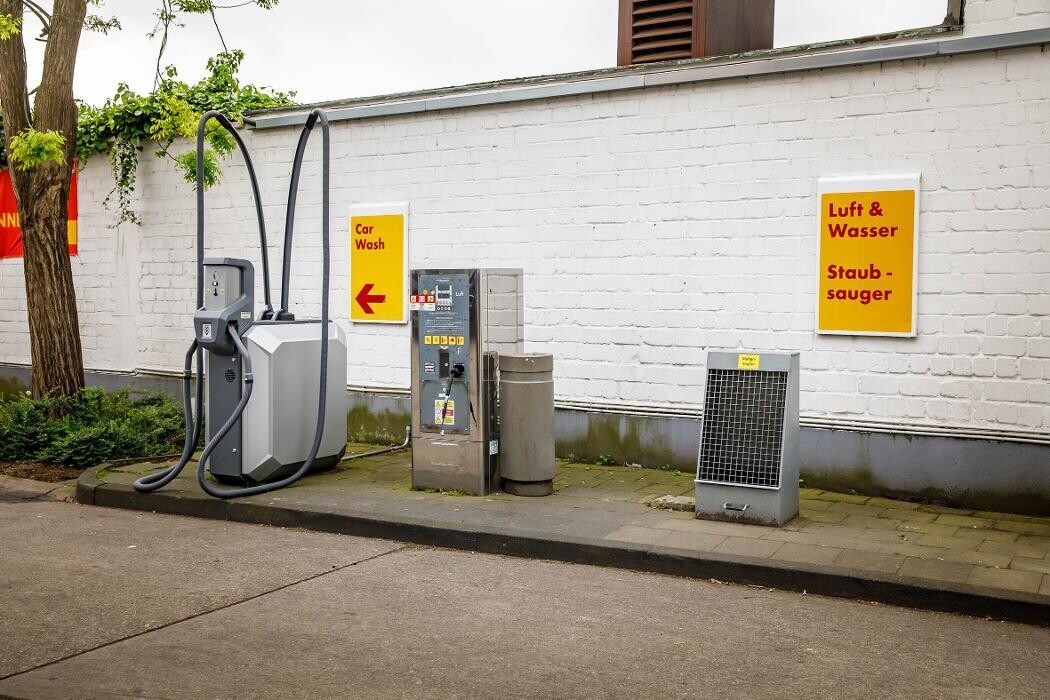 Bilder Shell Recharge Charging Station