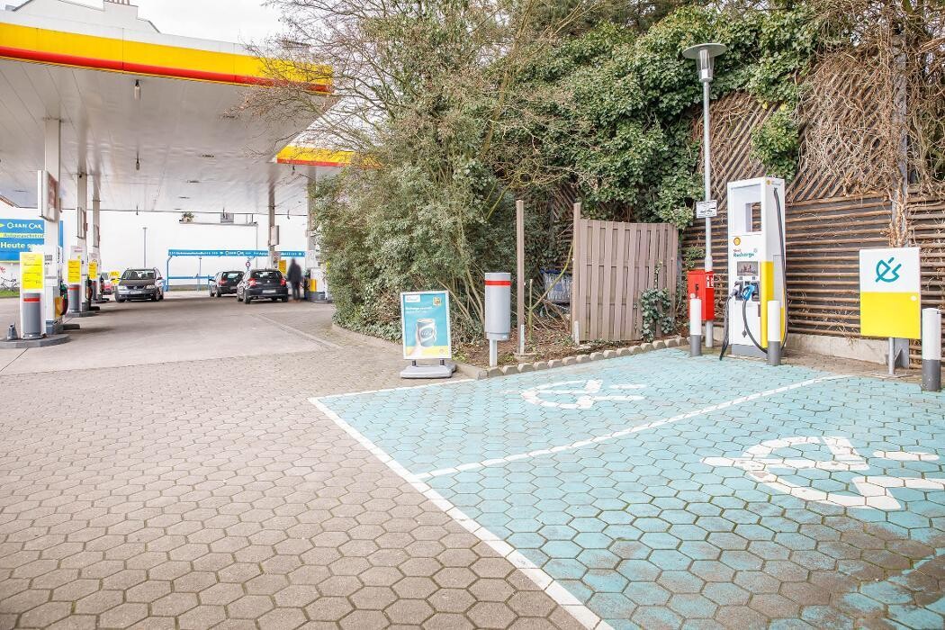 Bilder Shell Recharge Charging Station