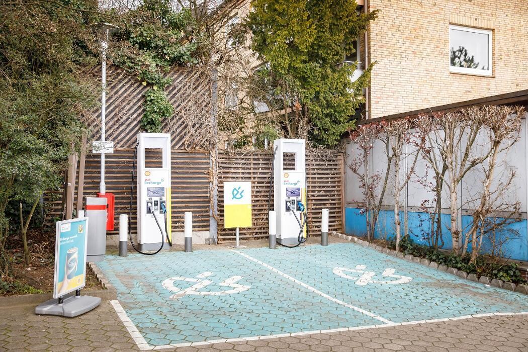 Bilder Shell Recharge Charging Station
